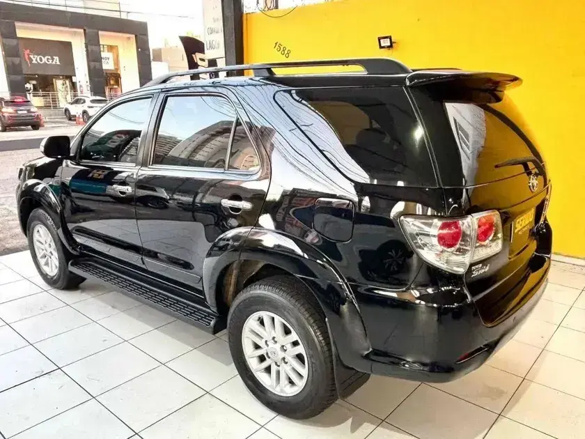 Toyota Etios 2013-2015 usado 7 lugares econômico