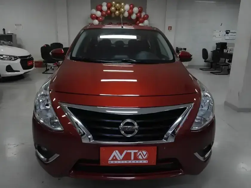 Nissan Versa usado leilão